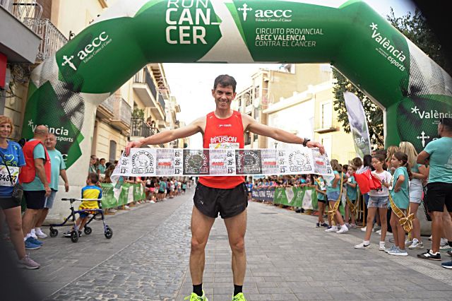 Francisco Maderuelo, tras entrar primero en la meta. / CAS