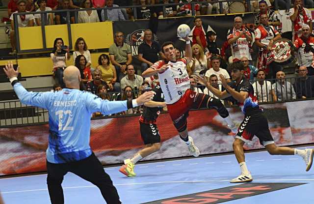 Un triunfo de más de dos puntos para el Nava (32-25) 2 02