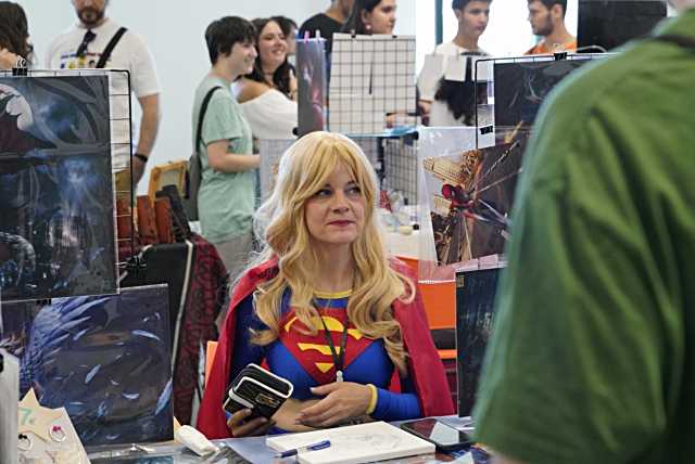 Los segovianos sacan su lado más friki en el Centro Cívico de Nueva Segovia 3 Los cosplays no faltaron. Esta chica se vistió de Supergirl.