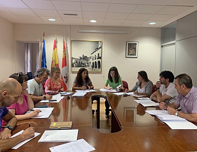 Un momento de la reunión llevada a cabo en el Servicio Territorial de la Junta./EL ADELANTADO