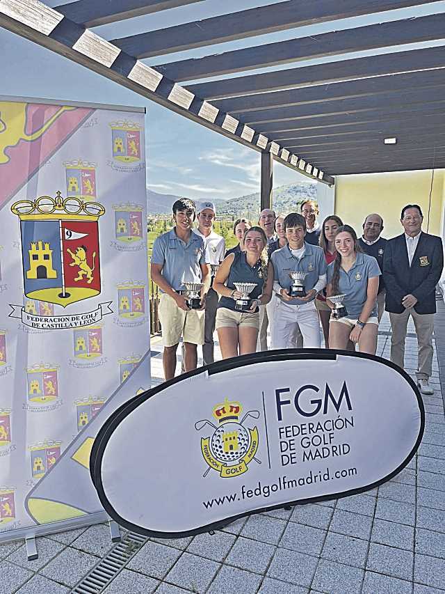 Foto de familia de los ganadores del campeonato./ E.A.