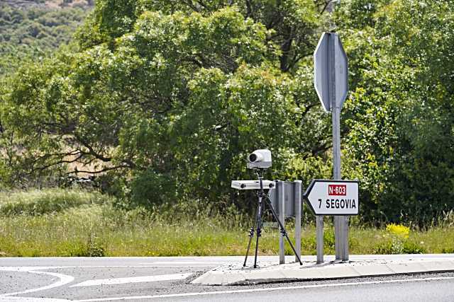 Uno de los radares de Tráfico, en la carretera N-603, en el cruce de Revenga.