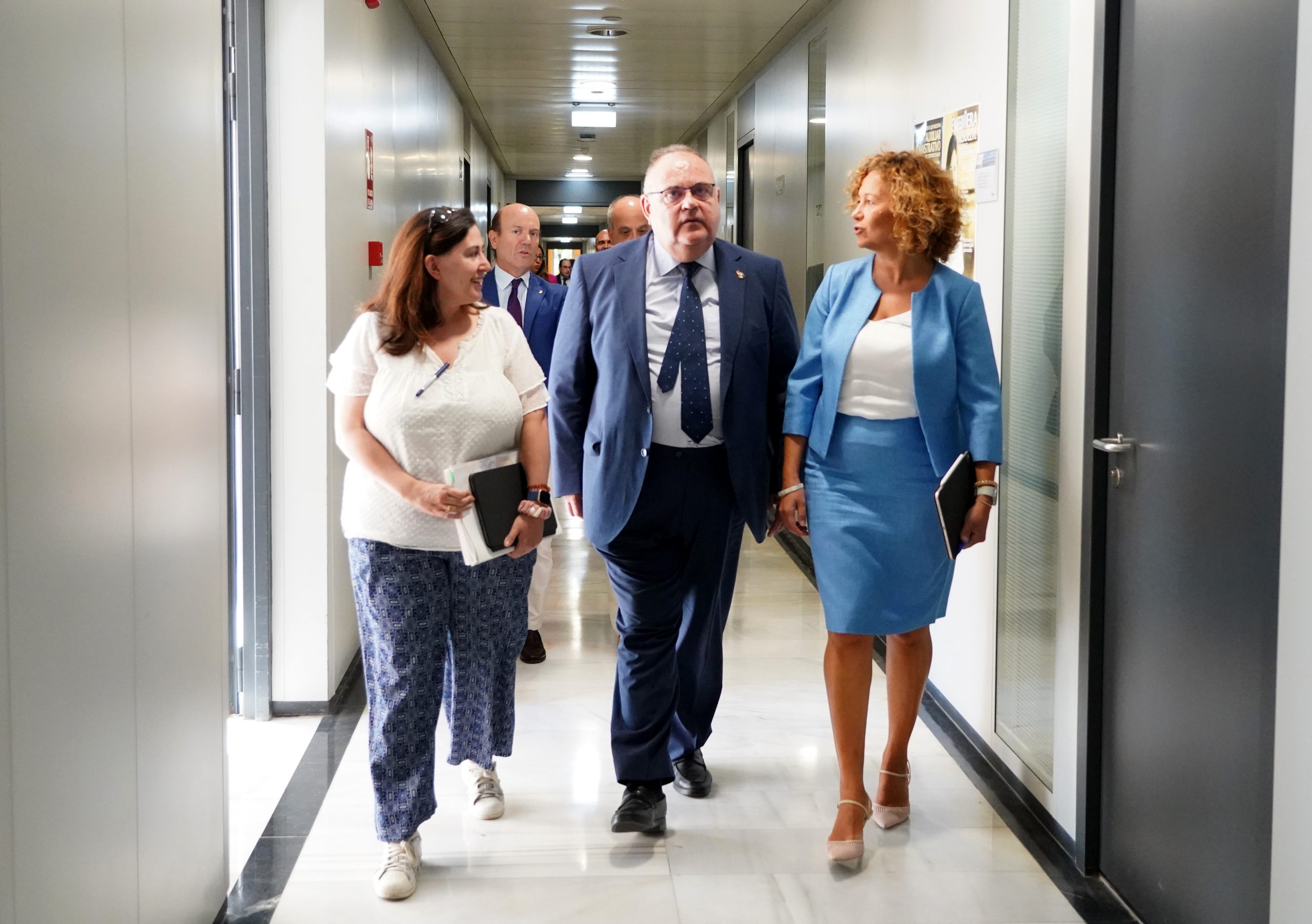 Alejandro Vázquez se reúne con los gerentes de los Complejos Hospitalarios de Castilla y León. / Leticia Pérez