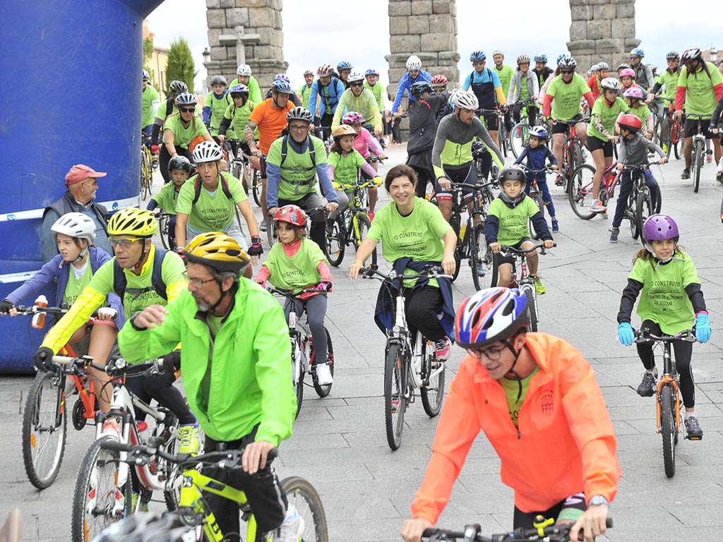 Marcha ciclista por el Día del Alzheimer. / KAMARERO