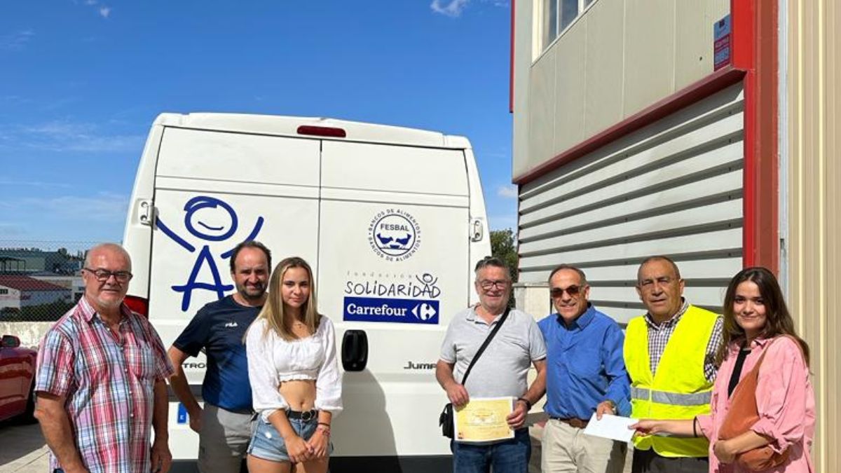 Los vecinos de Pajares de Pedraza donan la recaudación de su paella popular 1 Pajares de Pedaza dona la recaudación de la paella popular para Banco de Alimentos Segovia.