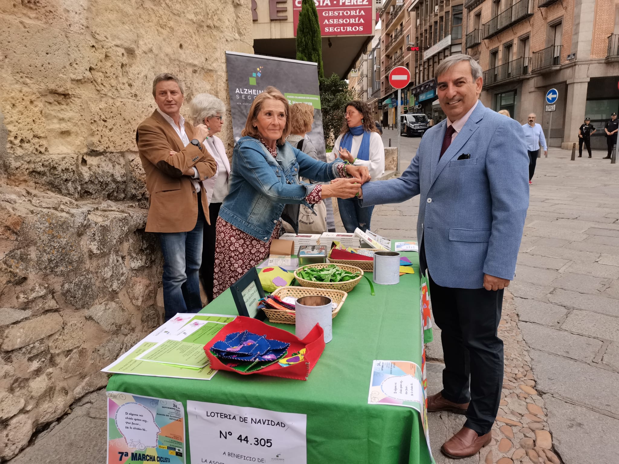 La presidenta de AFA Segovia. Isabel Miranda, y el delegado territorial, José Luis Sanz Merino. / EL ADELANTADO