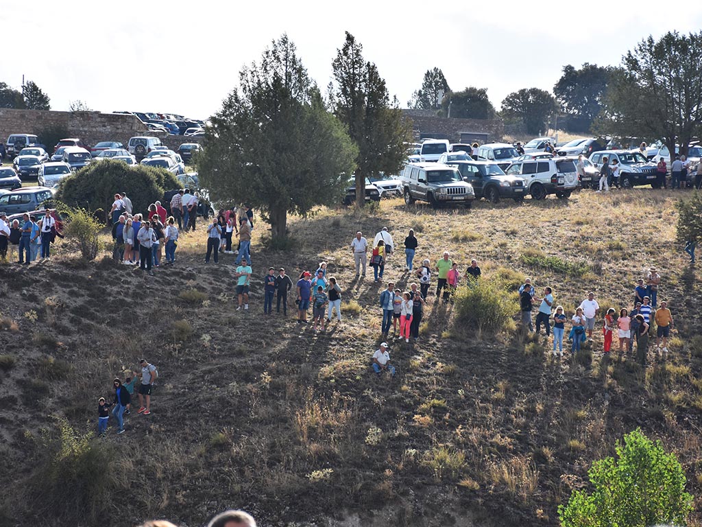 Gente, esperando al inicio del encierro de Pedraza. / A.M.