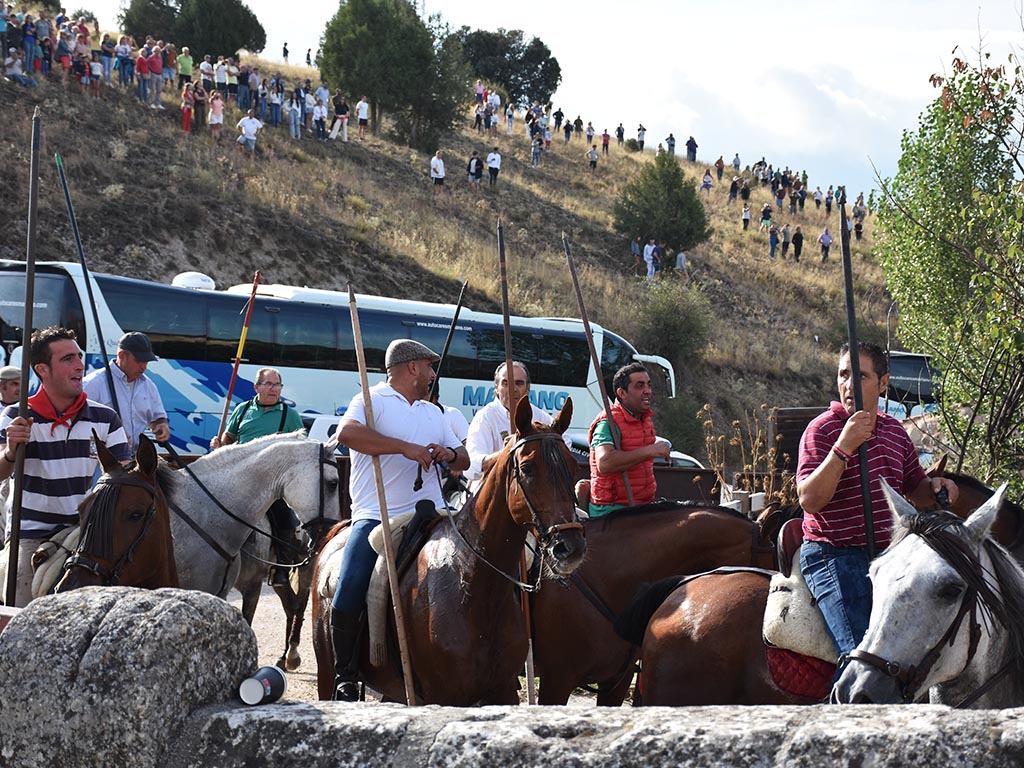 Caballistas en el encierro de Pedraza. / A.M.