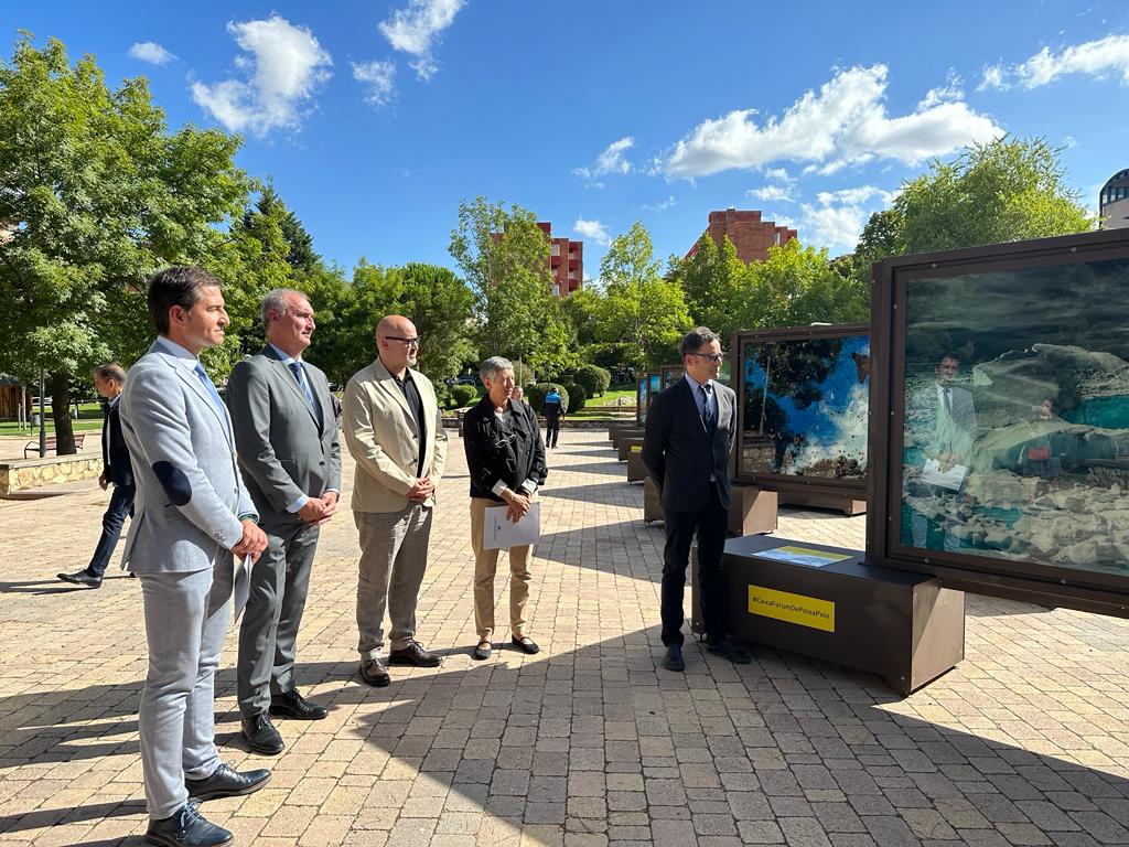 Inauguración de la exposición ‘De polo a polo’. / EL ADELANTADO