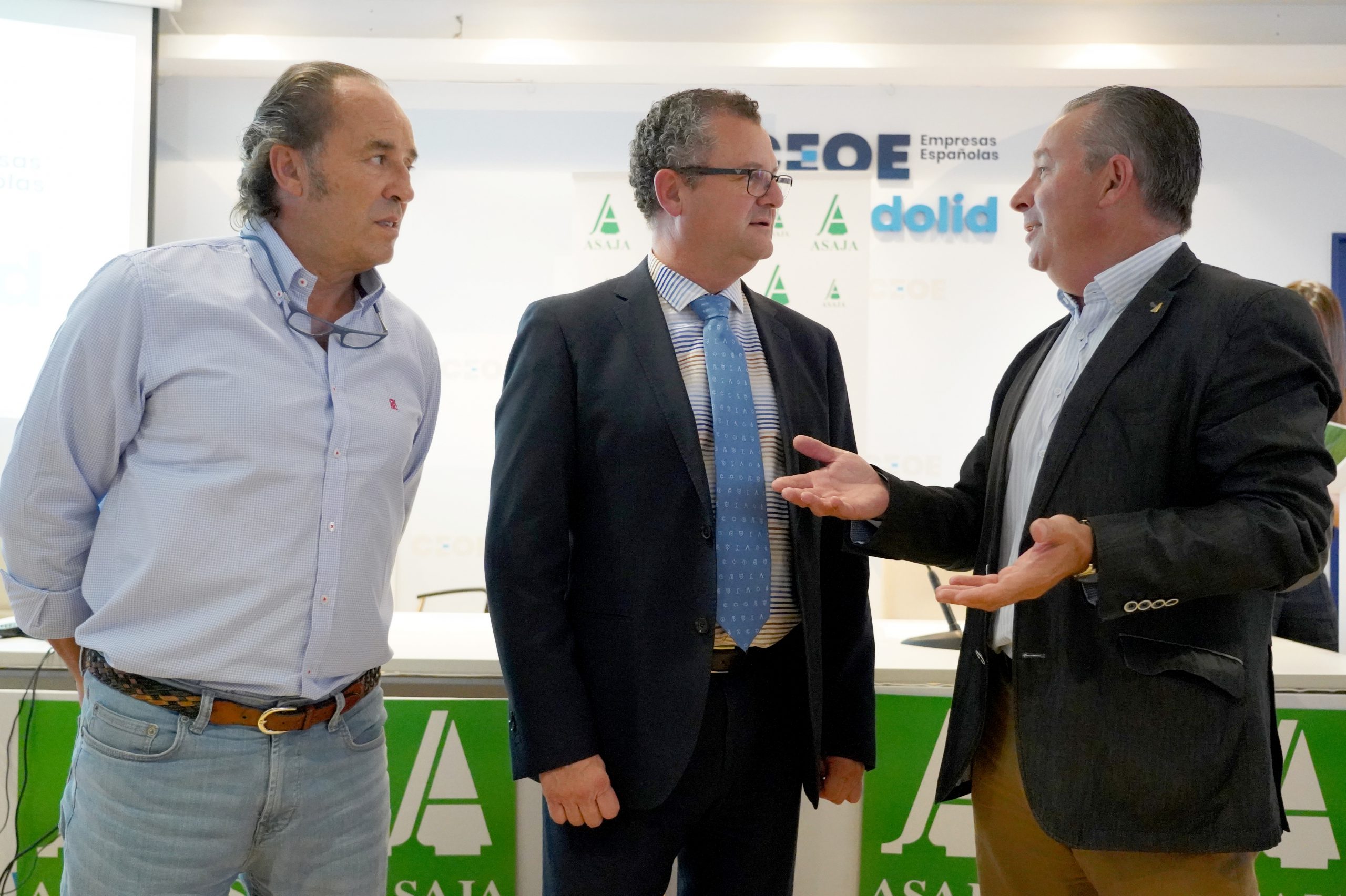 Gerardo Dueñas y el presidente de Asaja Castilla y León, Donaciano Dujo. / Leticia Pérez