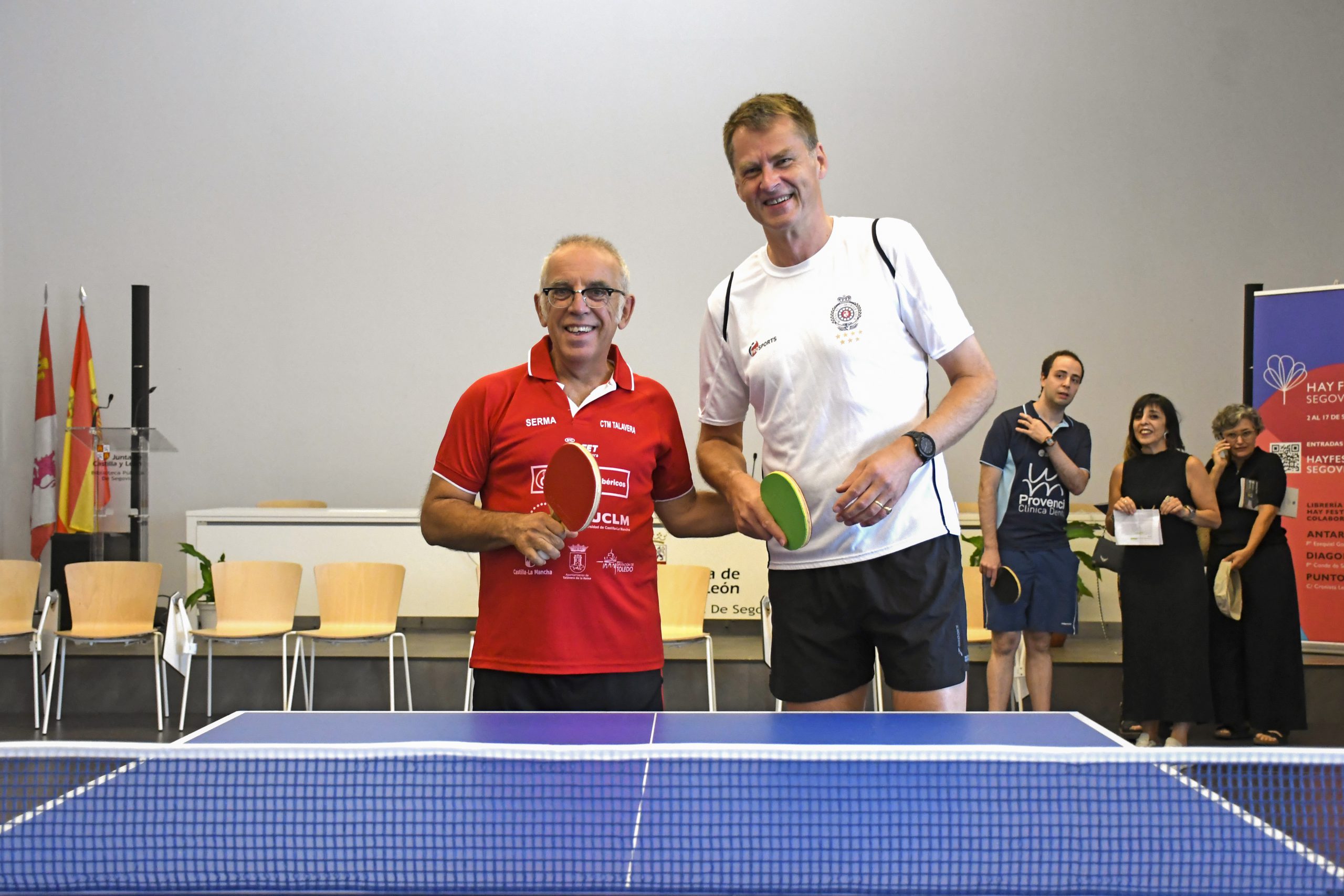 Javier Pérez de Albéniz tras enfrentarse al embajador del Reino Unido en España, Hugh Elliott. Pablo Martín/EFE.