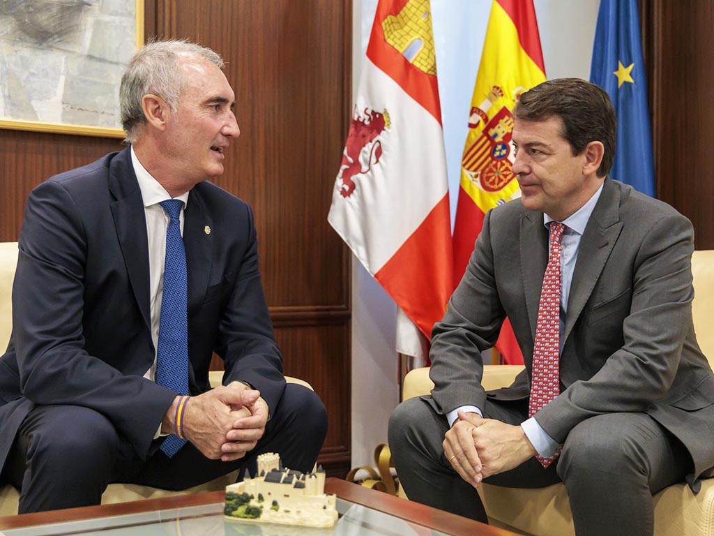 El alcalde de Segovia, José Mazarías, y el presidente de la Junta de Castilla y León, Alfonso Fernández Mañueco. / EL ADELANTADO