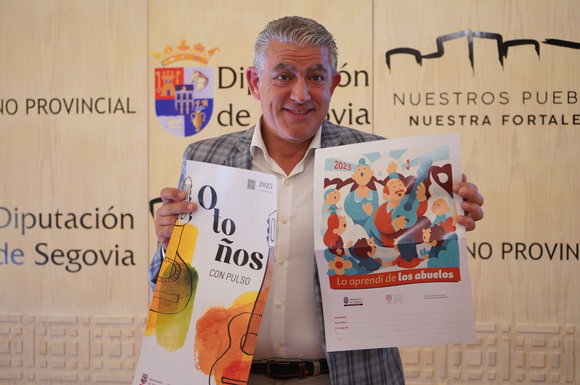 El diputado de Cultura, José María Bravo, presenta los dos programas. / EL ADELANTADO