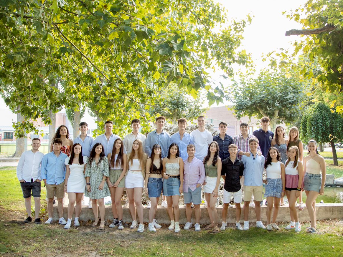 Quintos y quintas del año 2023 de donde se sale la reina, damas, rey y alfiles de la Función navera. / Alicia Rodríguez