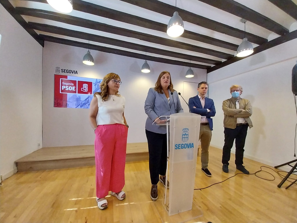 El Grupo Municipal Socialista en el Ayuntamiento de Segovia, con su portavoz Clara Martín a la cabeza. / EL ADELANTADO