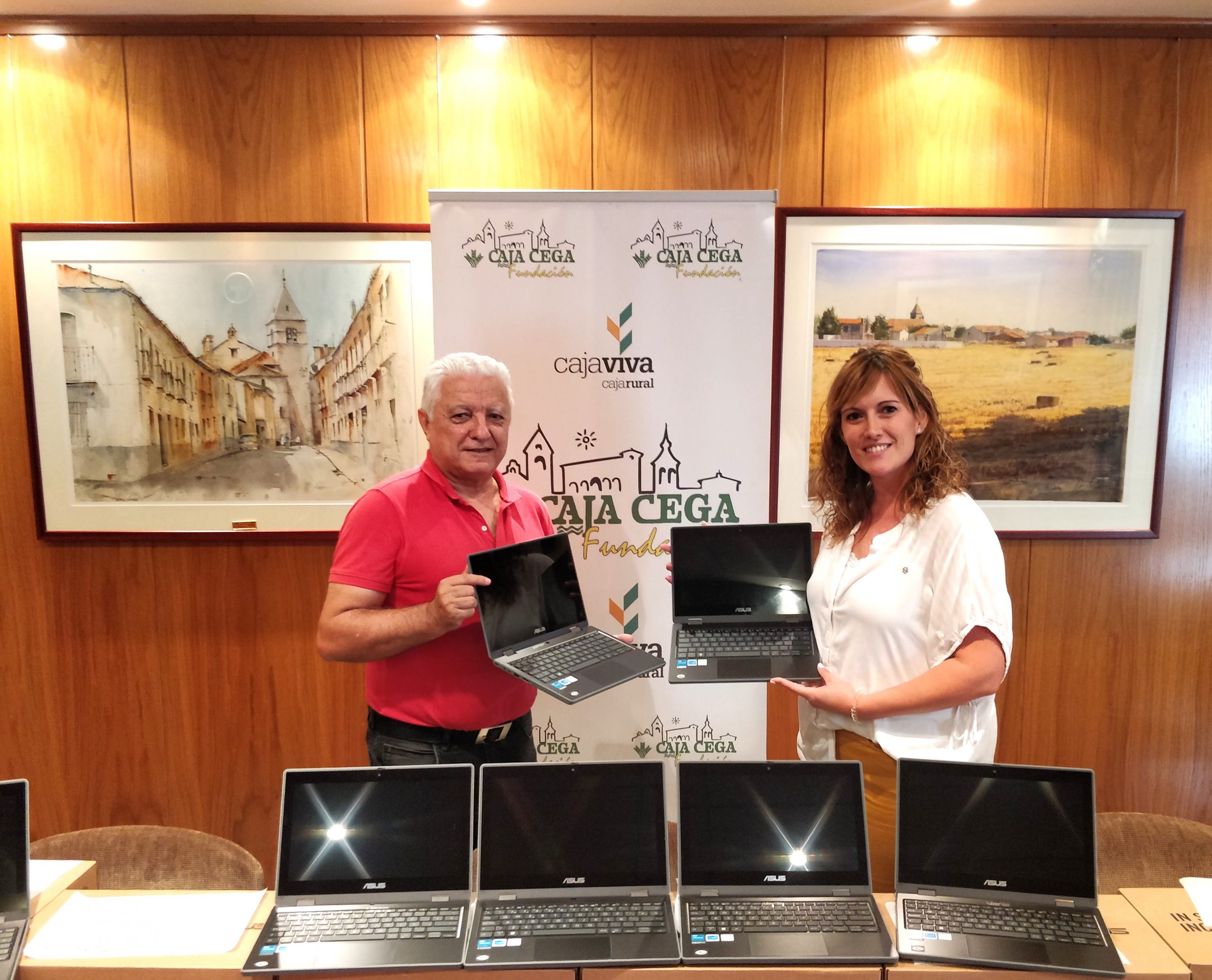 La donación de ordenadores en Fuentepelayo.