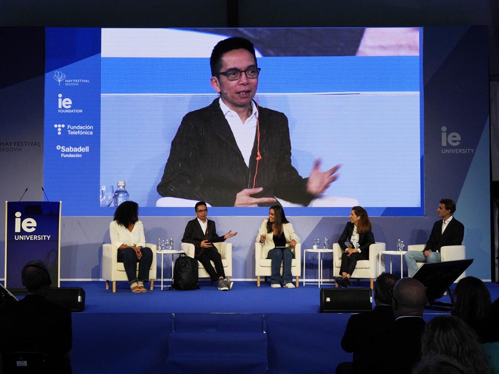Intervención del vicepresidente de Diseño e Inteligencia Artificial de Microsoft, el estadounidense John Maeda. / MIGUEL ÁNGEL FERNÁNDEZ