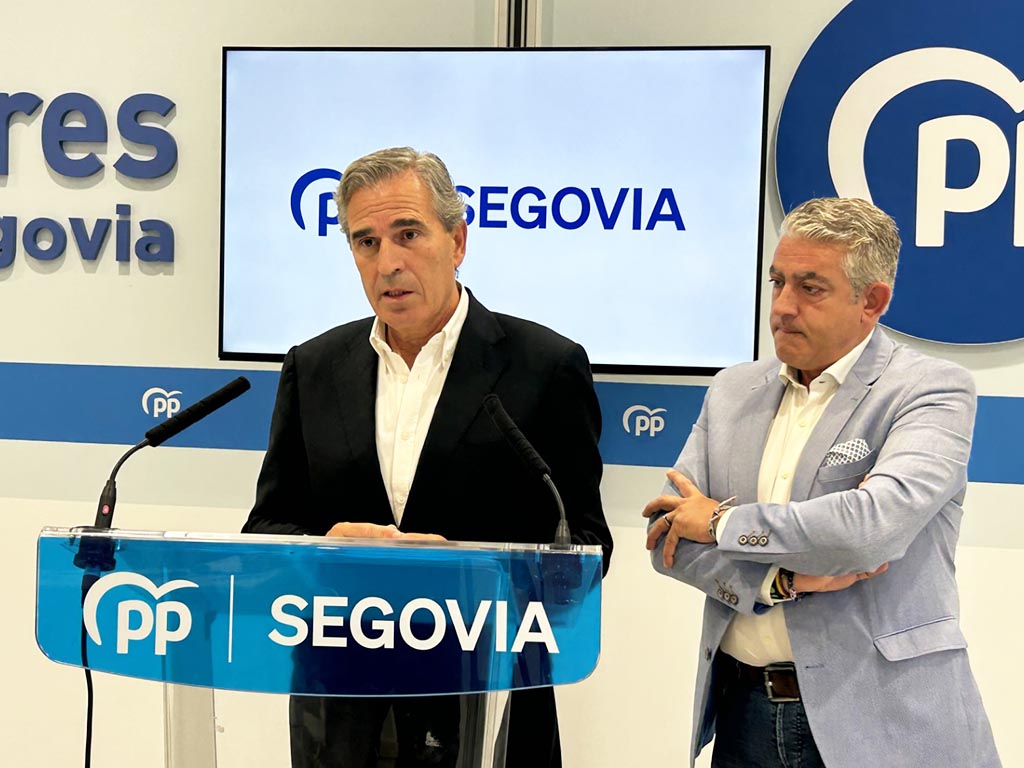 El senador Juan José Sanz Vitorio y el Vicesecretario de Organización, José María Bravo. / EL ADELANTADO