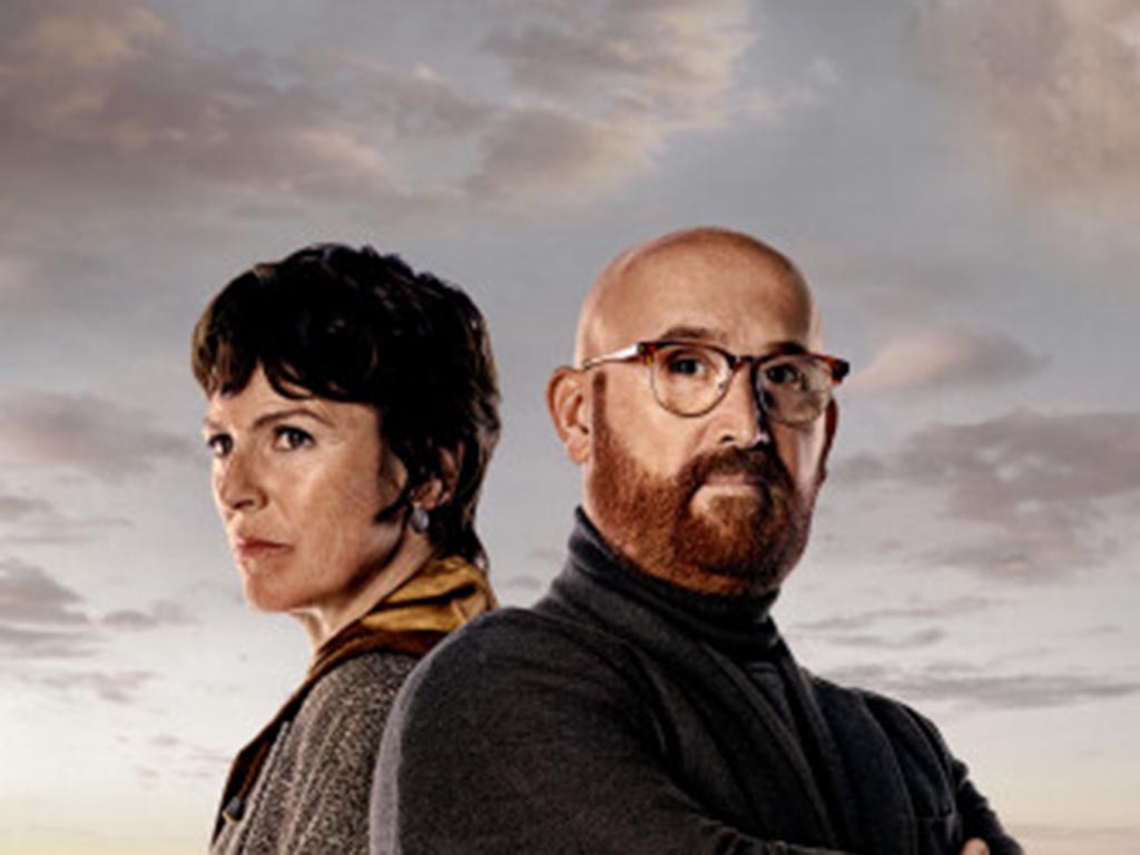 Mónica López y Javier Cámara, protagonistas de la serie 'Rapa'. / MOVISTAR