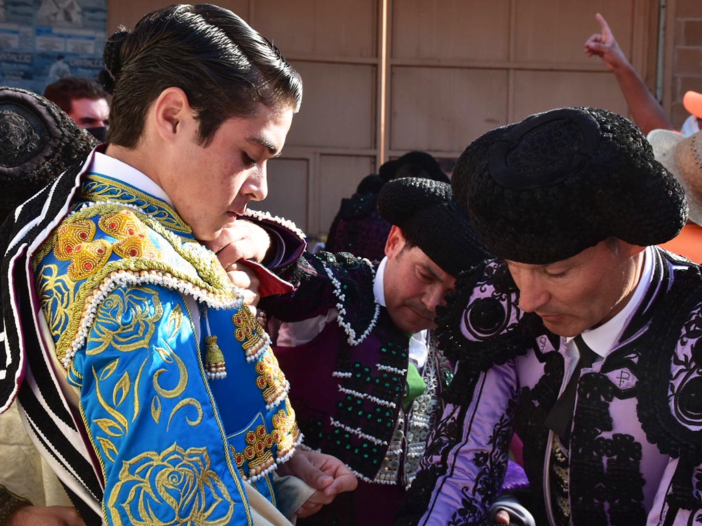 Ayllón anuncia tres festejos taurinos con Jarocho como principal reclamo 3 Roberto Martín 'Jarocho', a la izquierda, junto con su tío Eduardo Martín y su padre. / A.M.