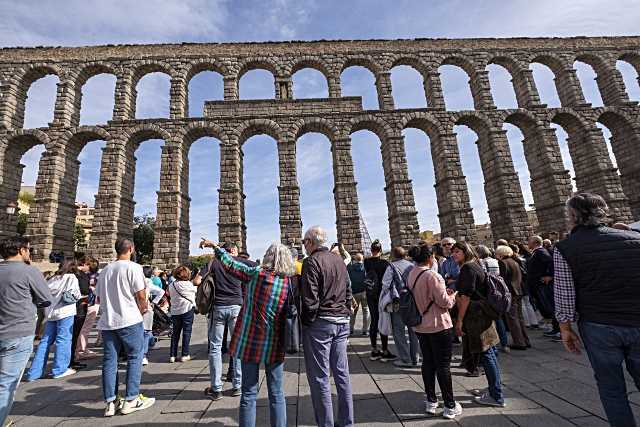 El Acueducto es, sin duda, el lugar más frecuentado por los turistas que visitan Segovia.