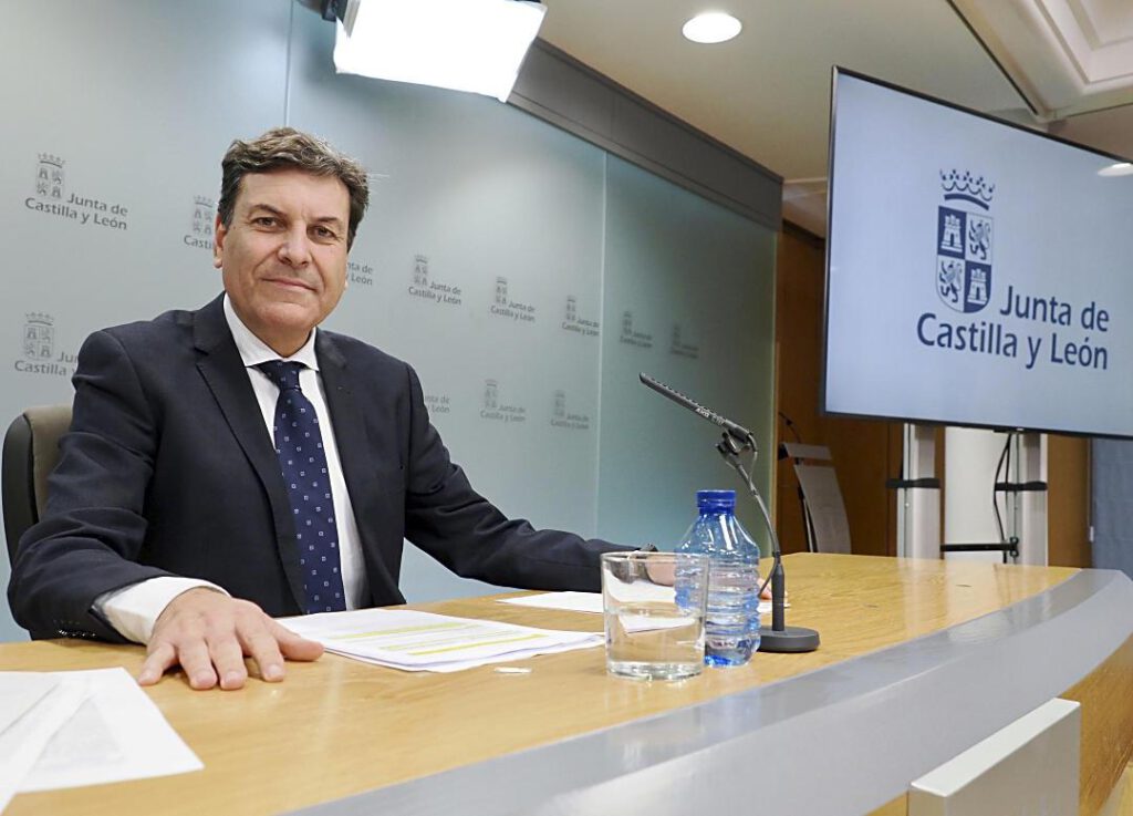 El consejero de Economía y Hacienda, Carlos Fernández Carriedo, hizo balance de la EPA.