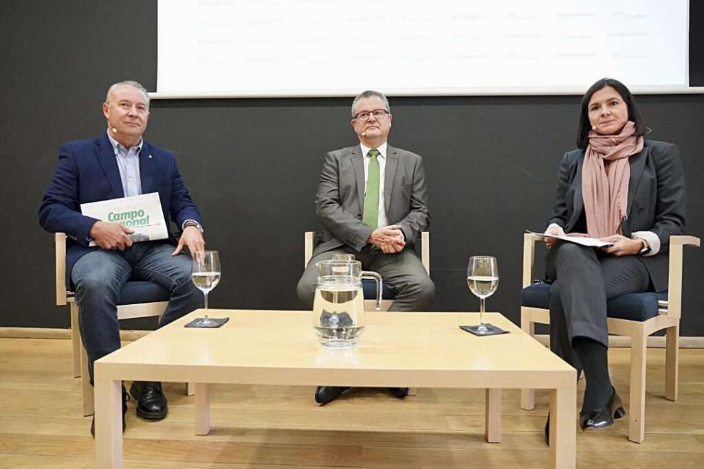 Encuentro en el que participaron Gerardo Dueñas y Domiciano Dujo.