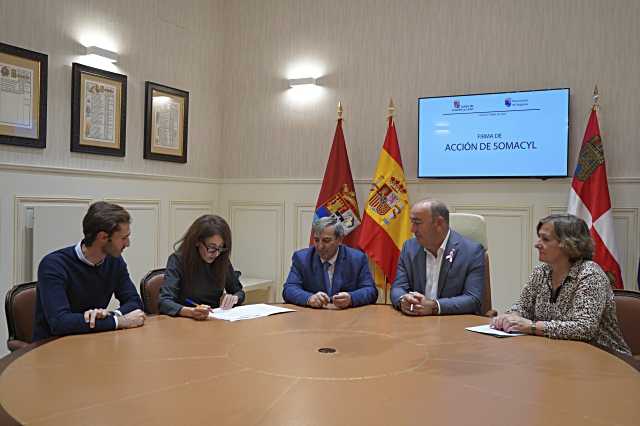 Momento de la firma del acuerdo con Somacyl.