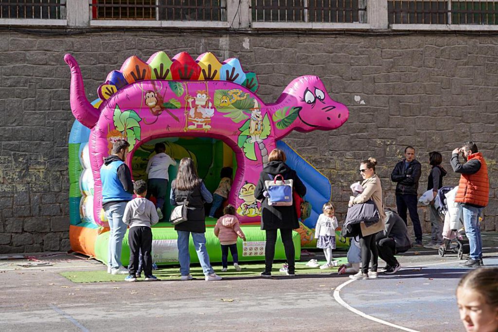 Un hinchable para los más pequeños. Un hinchable para los más pequeños.