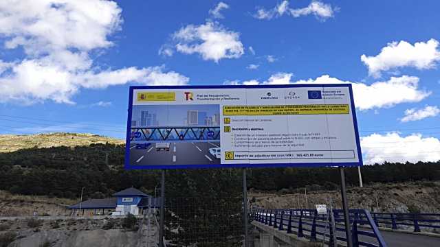 Imagen del cartel que avisa de la obra.