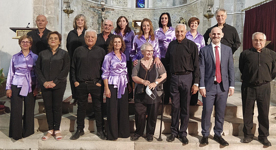 Imagen grupal de la coral de Fuentepelayo.