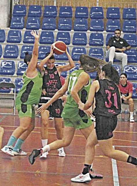 Un momento del encuentro jugado en Villamuriel./ SPORDEPORTE