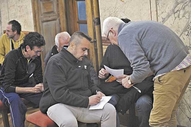 Pablo Alejandro (d) y Javier Montero, en una pasada asamblea./ KAMARERO