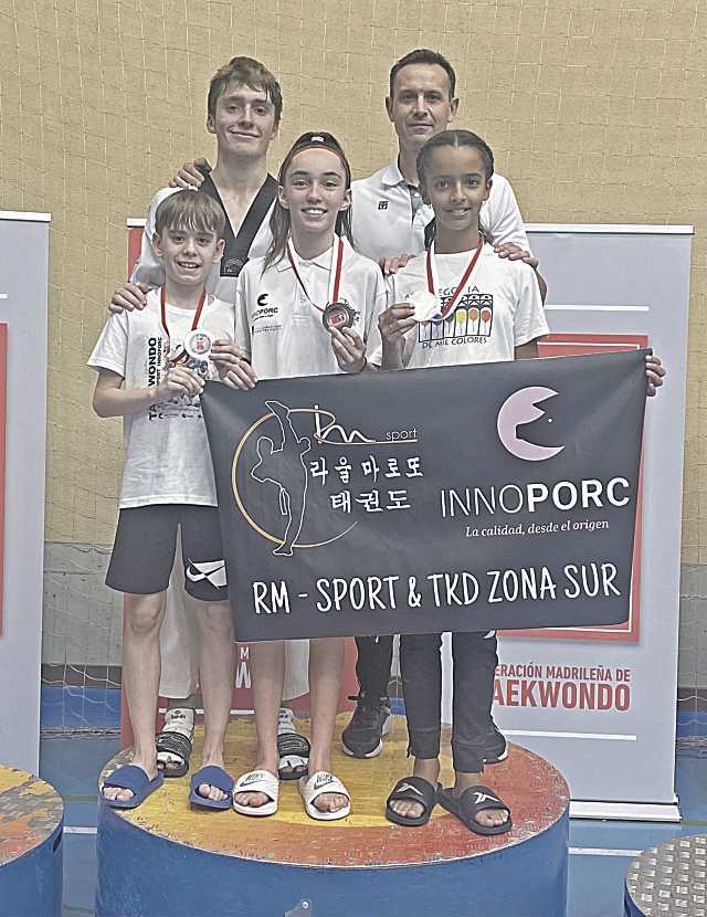 Los integrantes del RM Sport junto a Raúl Maroto./ RM SPORT