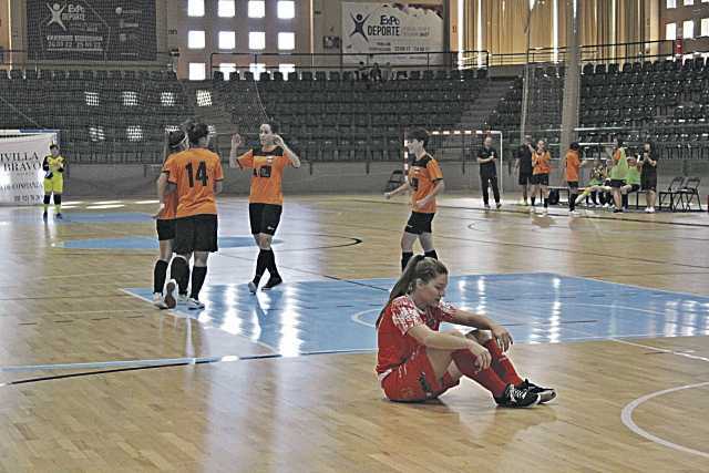 Las jugadoras del Segosala celebran un gol./ C. MONTULL