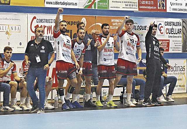 El Balonmano Nava sale vivo de la montaña rusa (30-28) 4 35 1 1
