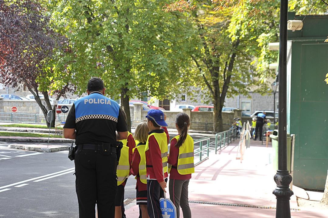 Un grupo de niños participa en uno de los programas de educación vial del Parque Infantil de Tráfico.