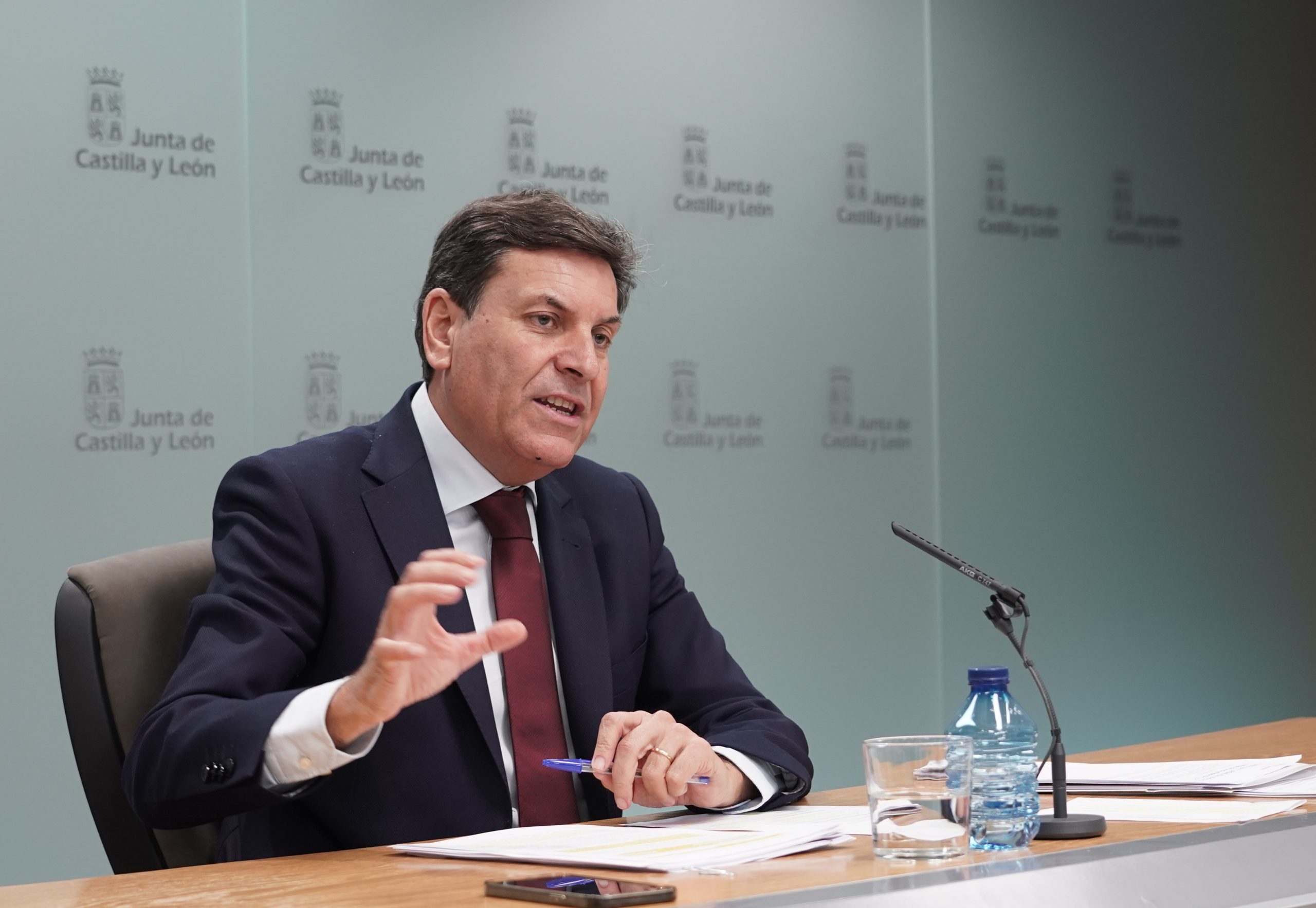 El Consejero de Economía y Hacienda y portavoz de la Junta en su comparecencia de ayer tras el Consejo de Gobierno. / Rubén Cacho