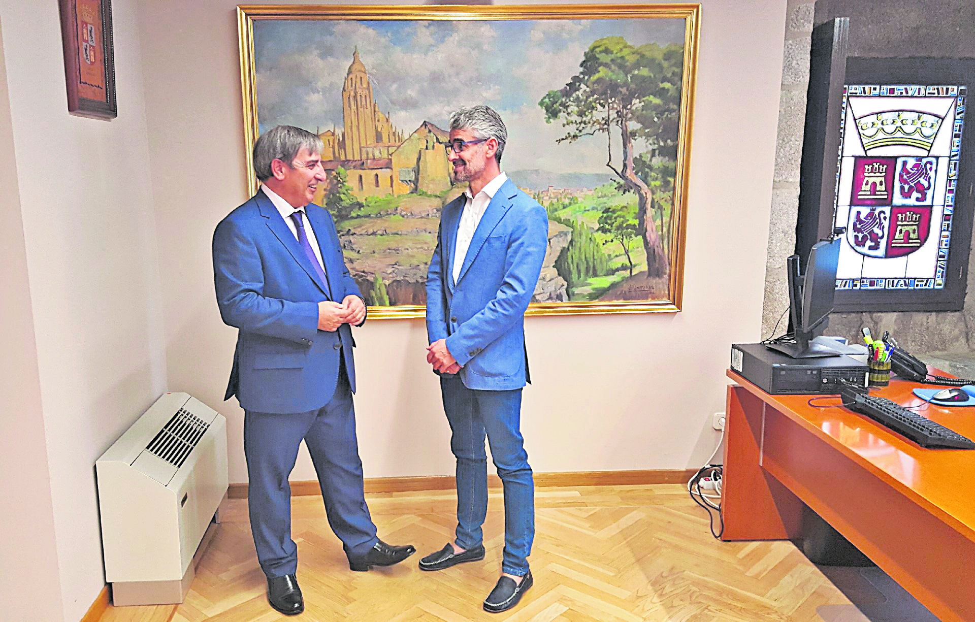 El delegado territorial con el alcalde de Hontanares de Eresma2