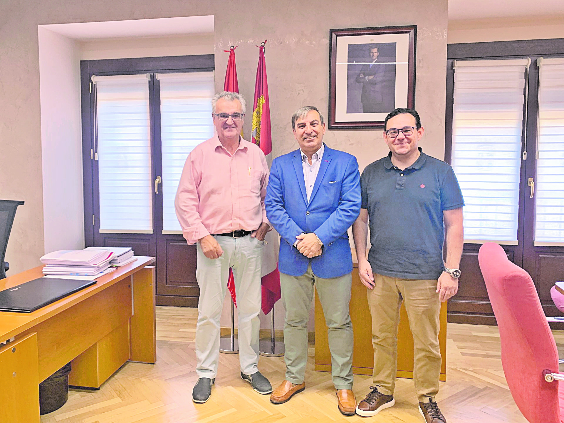 El delegado territorial ha recibido al acalde de Bernuy de Porreros