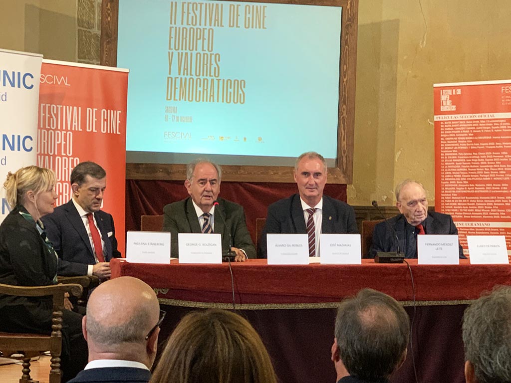 Inauguración de Fescival con Paulina Staneberg, George G. Bologan, Álvaro Gil Robles, José Mazarías, Fernando Méndez Leite y Eliseo de Pablos.