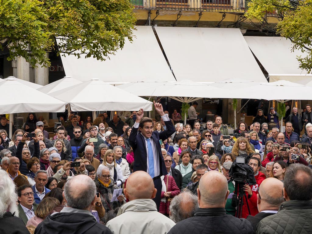 Francisco Cabanillas dirige el concierto de la Banda de la Unión Musical Segoviana. / MIGUEL ÁNGEL FERNÁNDEZ