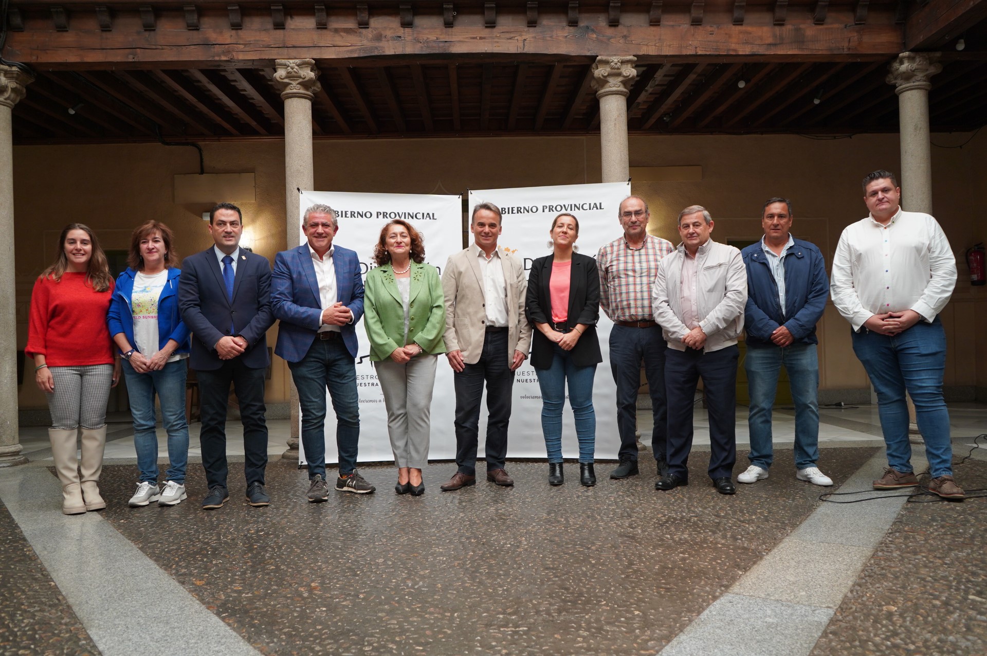 Lectura de manifiesto por el Día Mujer Rural en la Diputación. / EL ADELANTADO