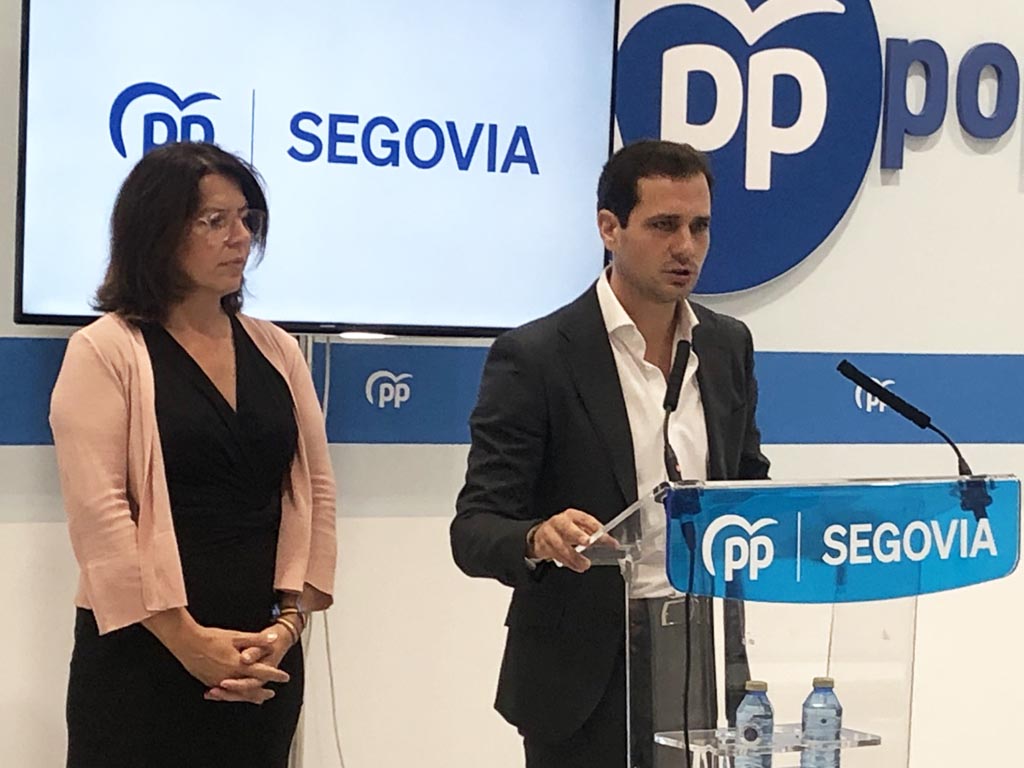 Los diputados María Cuesta y Pablo Pérez.