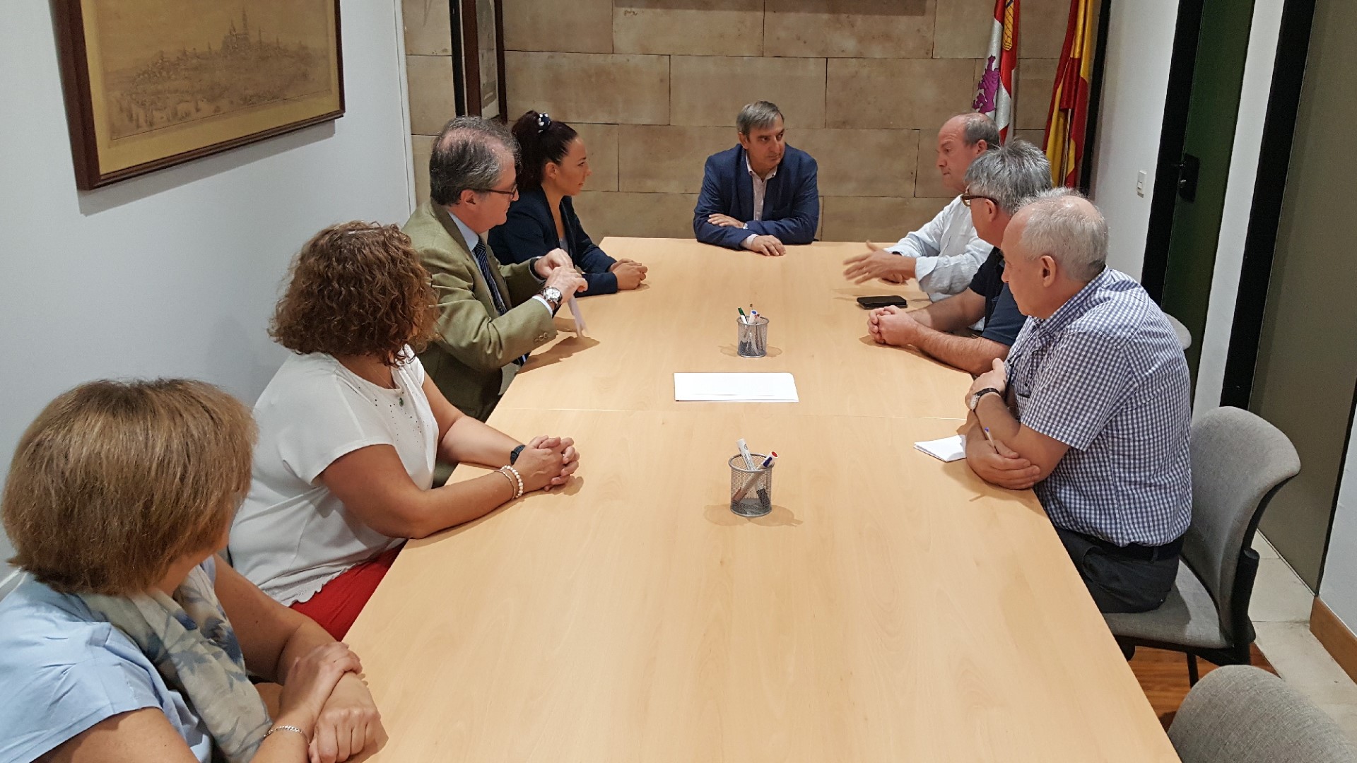Reunion durante la visita a la Gerencia de Asistencia Sanitaria