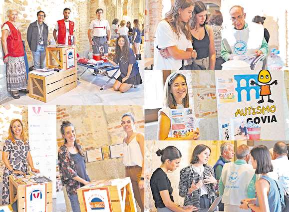 Las ONG y asociaciones sin fines de lucro de Segovia tuvieron la oportunidad de presentar sus proyectos a los universitarios del Campus de Santa Cruz la Real. Roberto Arribas.