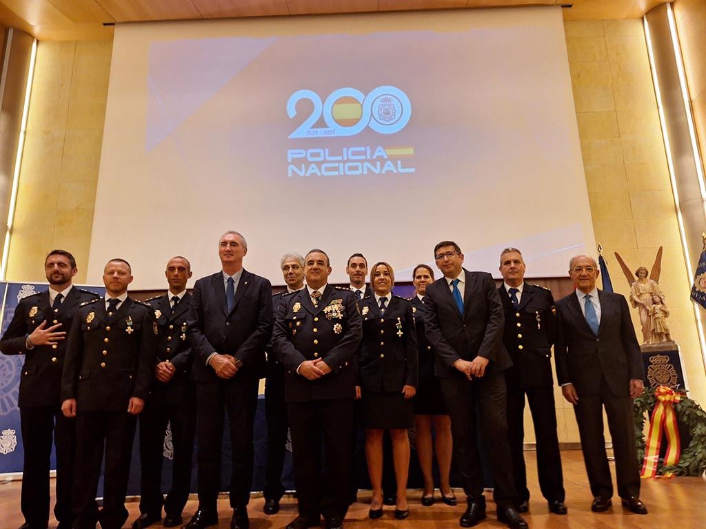 Acto institucional de la Policía Nacional de Segovia, en el día de Los Ángeles Custodios. / EL ADELANTADO