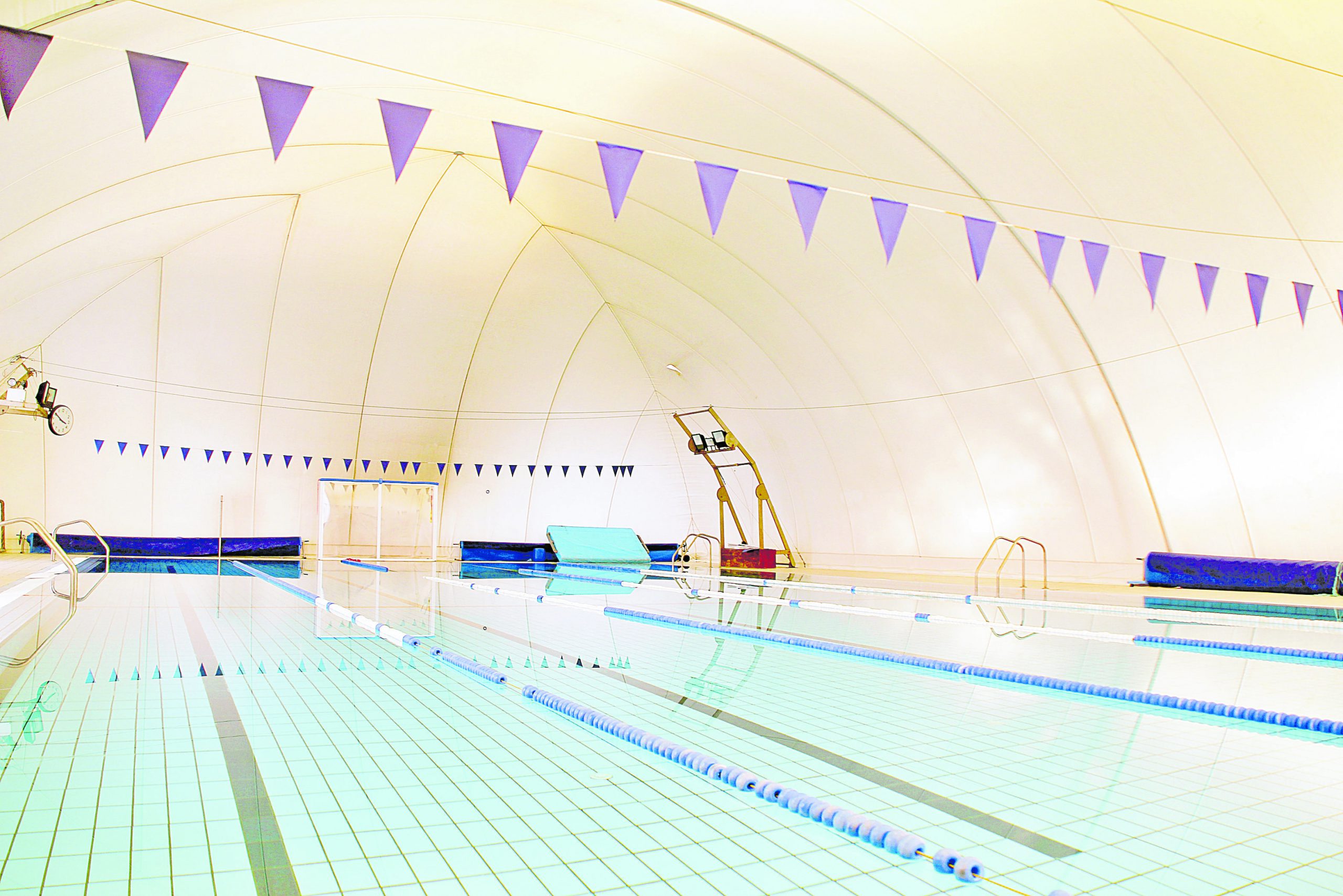 cuellar piscina cubierta climatizada scaled