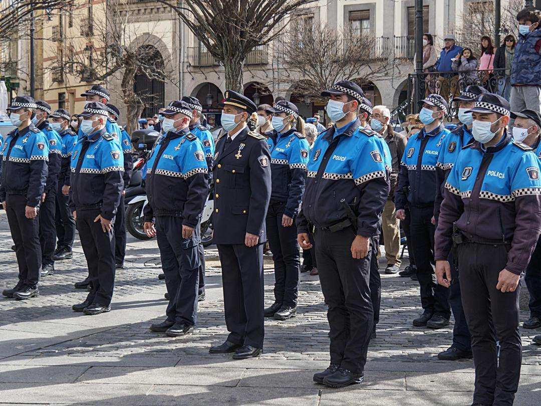 La actuación de fuerzas como la Policía Local es una de las principales causas de que Segovia sea una ciudad segura. Kamarero.