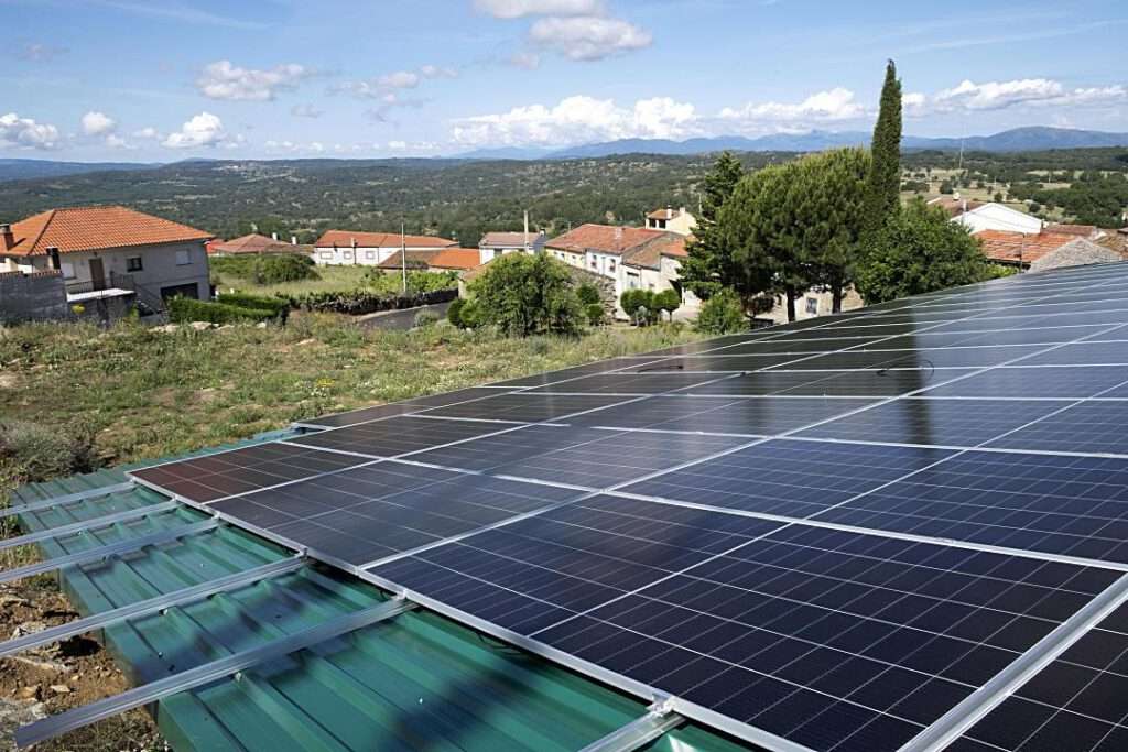 Camino hacia la autosuficiencia energética La localidad salmantina de Valdelacasa crea la primera comunidad energética de la provincia para dotar de suministro a todo el pueblo Camino hacia la autosuficiencia energética La localidad salmantina de Valdelacasa crea la primera comunidad energética de la provincia para dotar de suministro a todo el pueblo